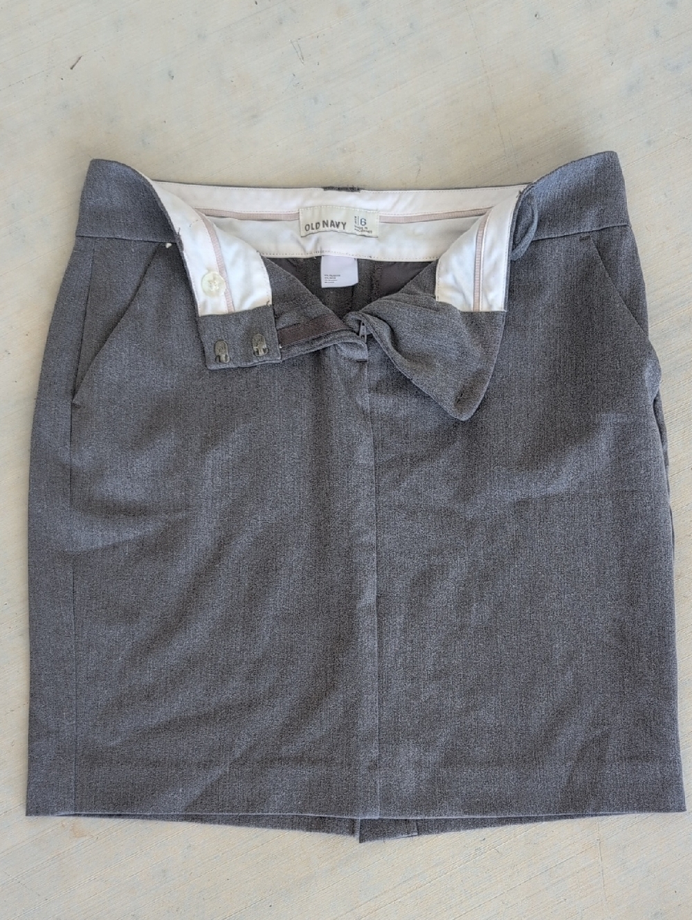 Old Navy Gray Tie-Front Pencil Skirt, Size 6